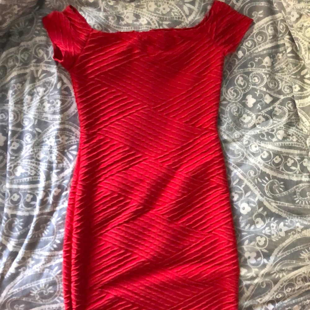 Bodycon red dress